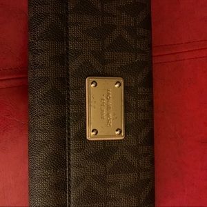 Michael Kors Authentic Wallet